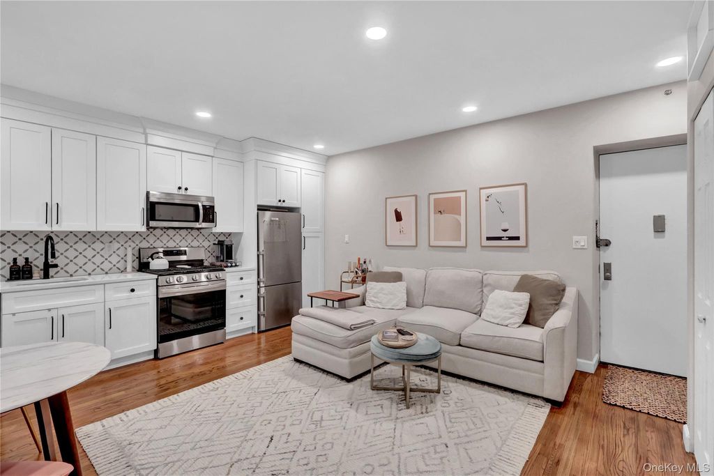 Photo of 25 W Broadway #110, Long Beach, NY 11561 (MLS # 960421)