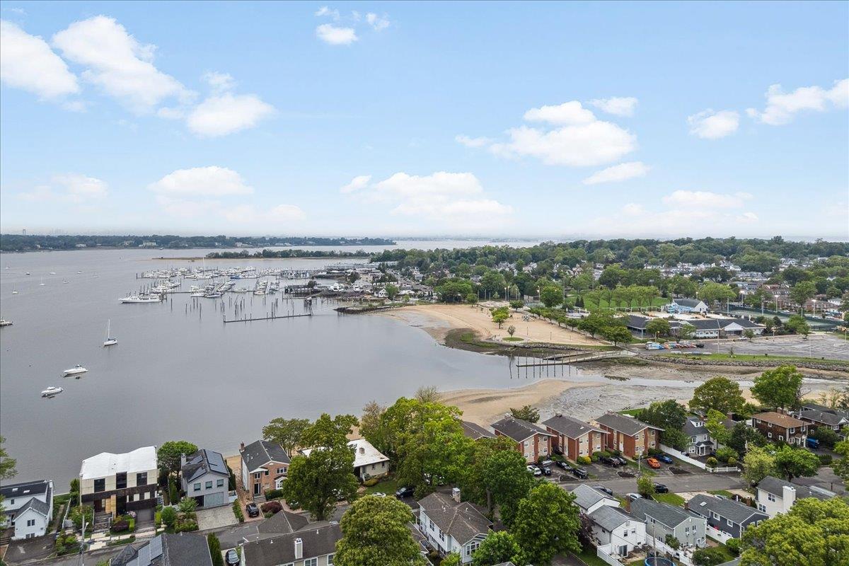 42 Sagamore Hill Drive, Port Washington, New York image 23