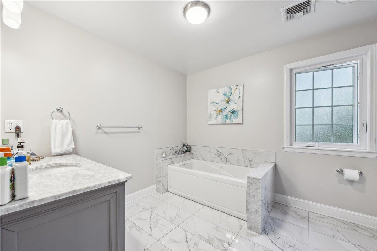 42 Sagamore Hill Drive, Port Washington, New York image 14