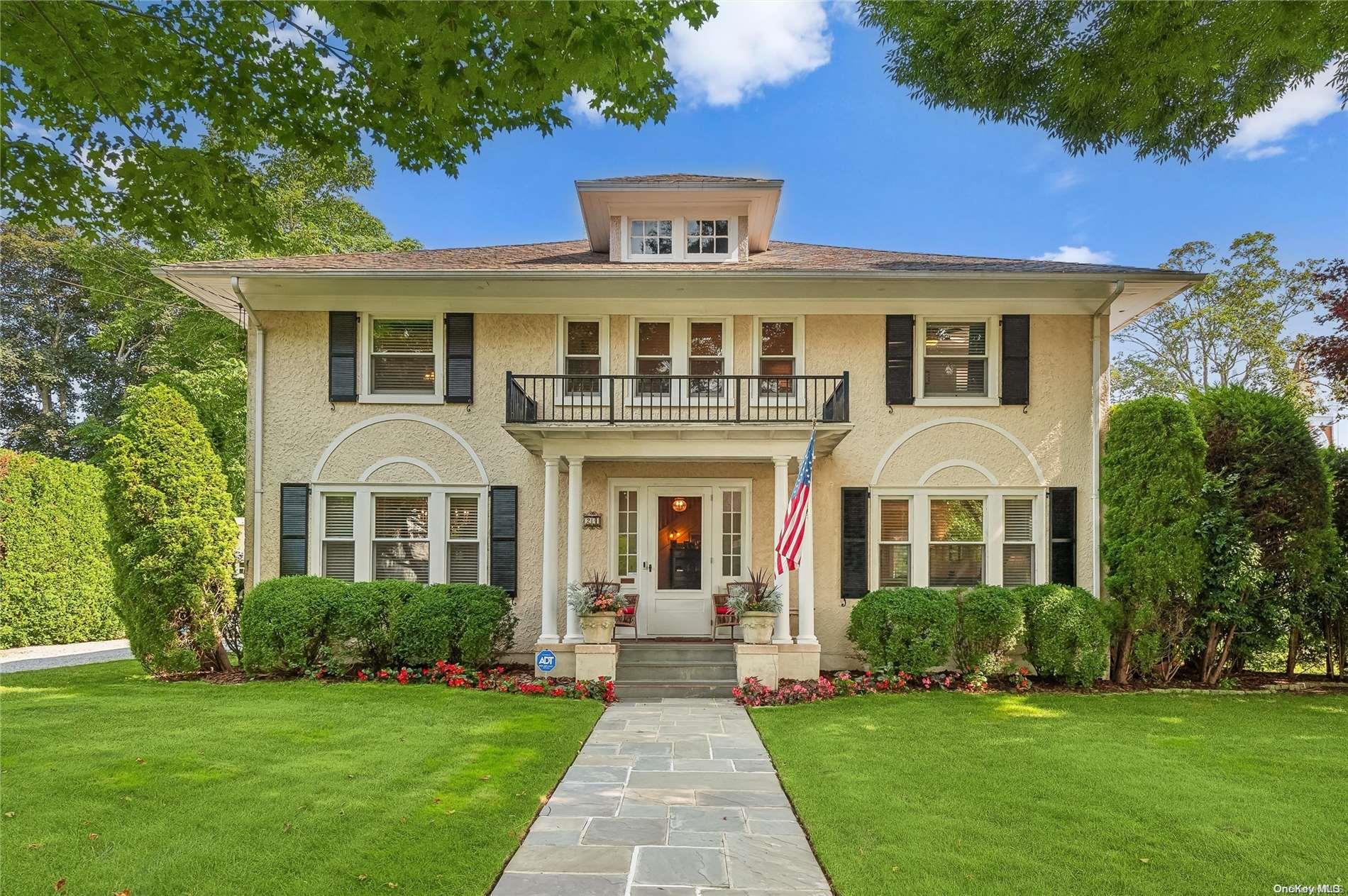 Jennings Avenue, Southampton, Hamptons, NY - 3 Bedrooms  
5 Bathrooms - 