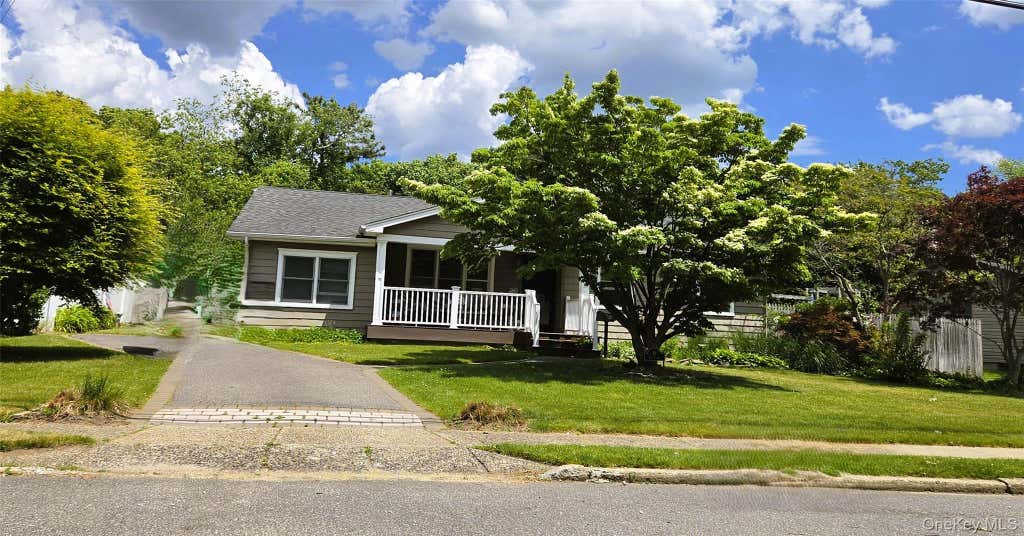 Photo of 19 Evy Court, Sayville, NY 11782 (MLS # 1023822)