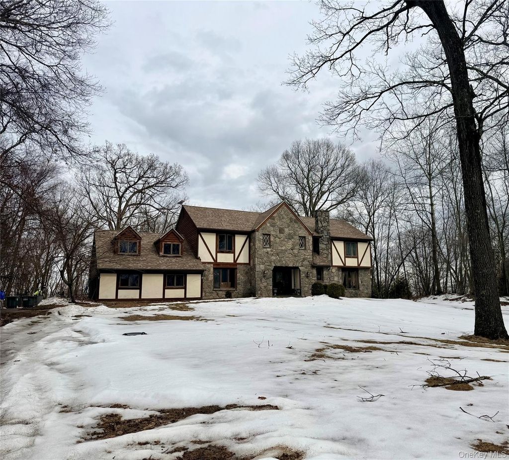 Photo of 57 Innsbruck Boulevard, Hopewell Junction, NY 12533 (MLS # 968878)