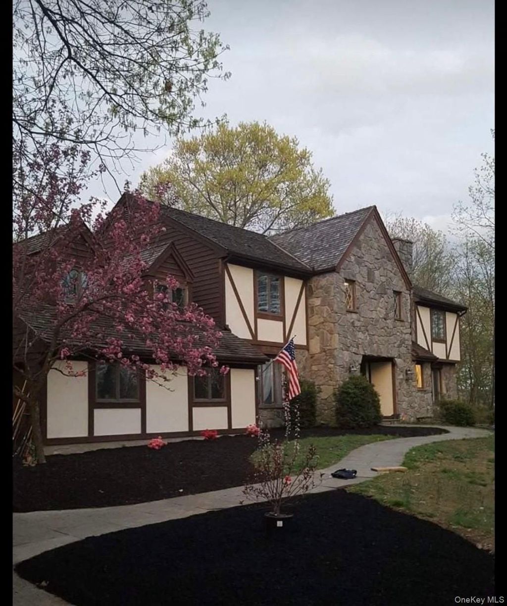 Photo of 57 Innsbruck Boulevard, Hopewell Junction, NY 12533 (MLS # 968878)