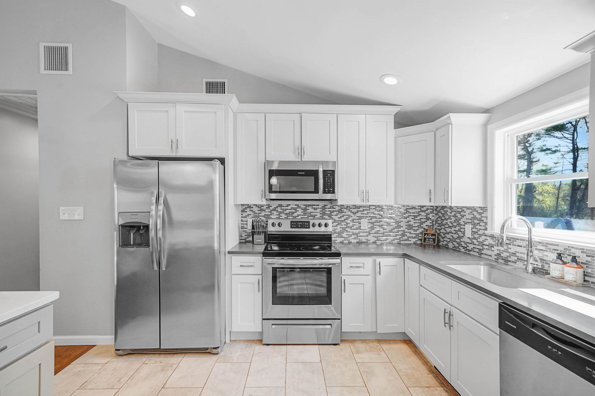 32 Country Greens Drive, Bellport, New York image 8