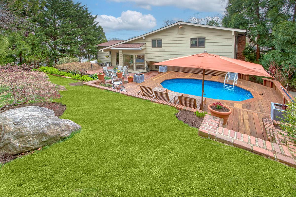 38 Stonewall Circle, White Plains, New York image 2