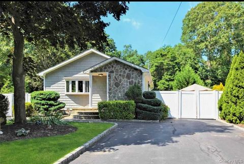 Photo of 465 Wellwood Drive, Shirley, NY 11967 (MLS # 936705)