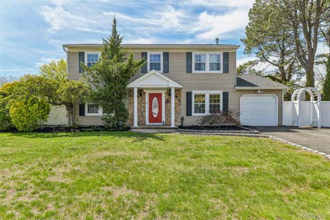 Homes For Sale - 2 Deer Path<br/> East Patchogue, NY 11772