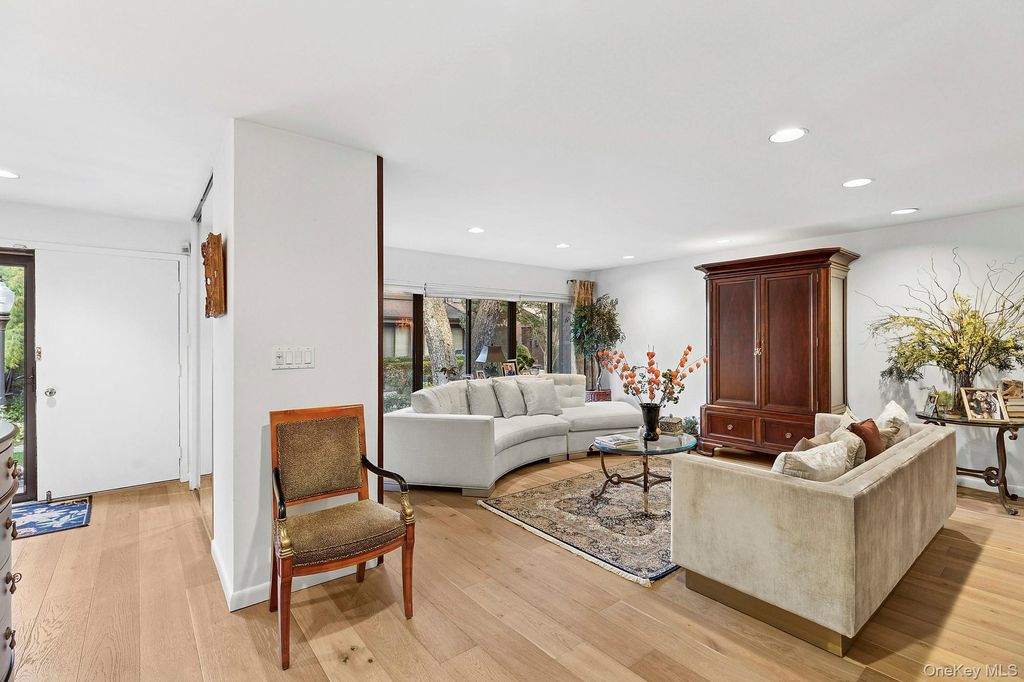 Photo of 34 Pheasant Run #198, Roslyn, NY 11576 (MLS # 927976)