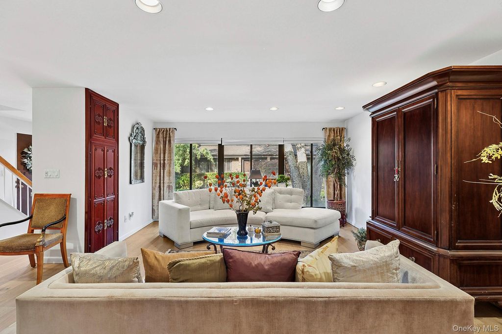 Photo of 34 Pheasant Run #198, Roslyn, NY 11576 (MLS # 927976)