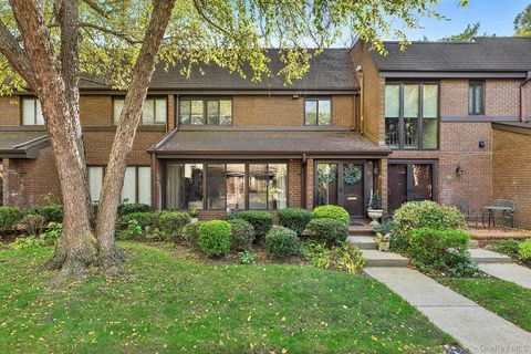 34 Pheasant Run 198 Roslyn NY 11576