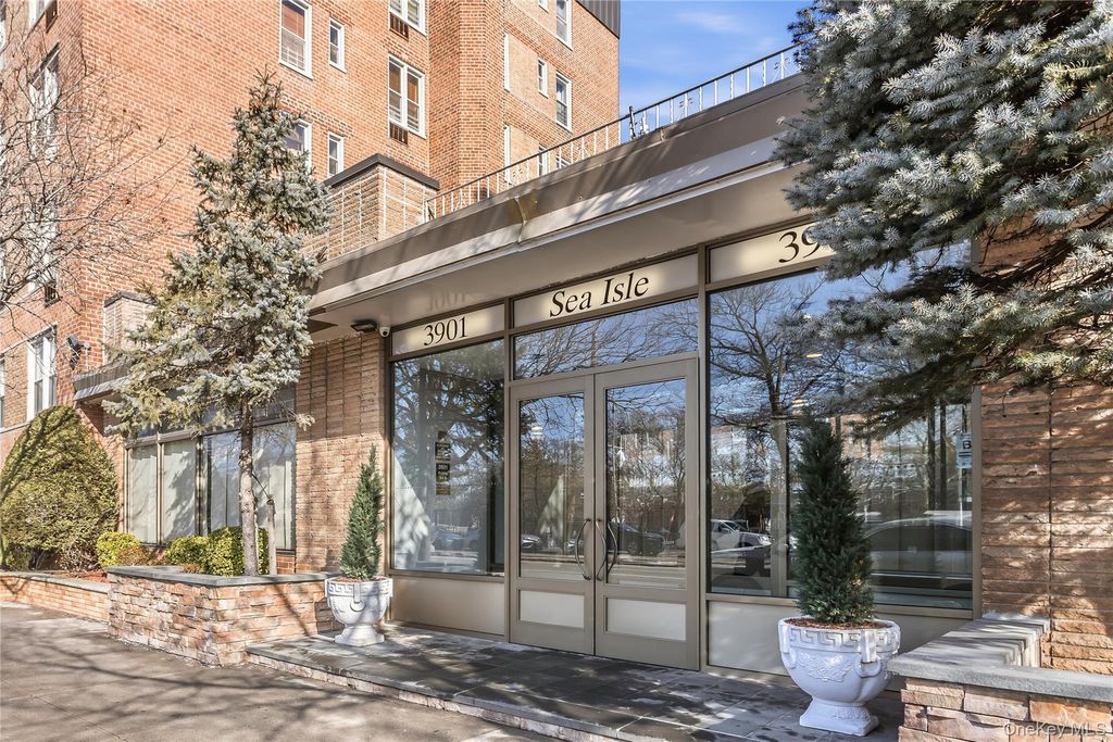 Photo of 3901 NOSTRAND AVE APT 4B Ave #4B, Brooklyn, NY 11235 (MLS # 953361)