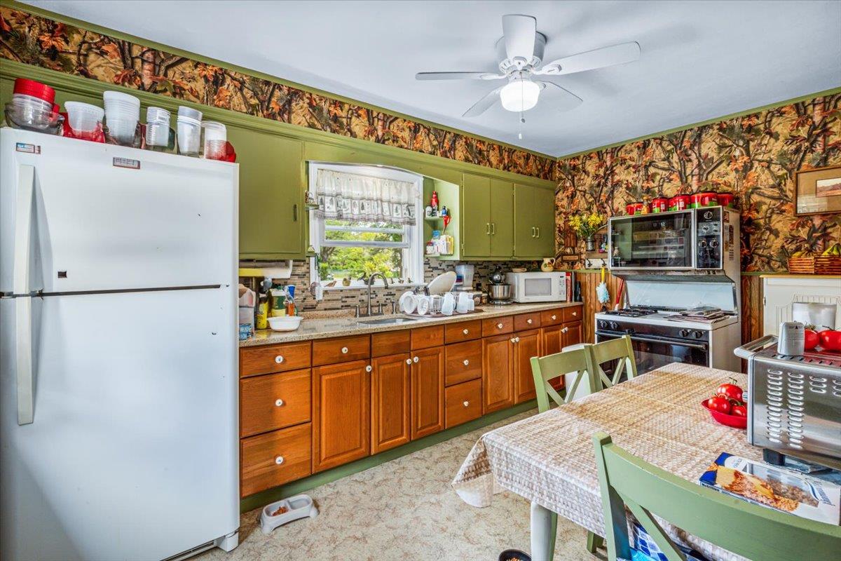 275 Ocean Avenue, Brentwood, New York image 8