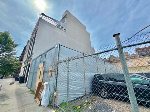 102 Walworth Street Brooklyn NY 11205