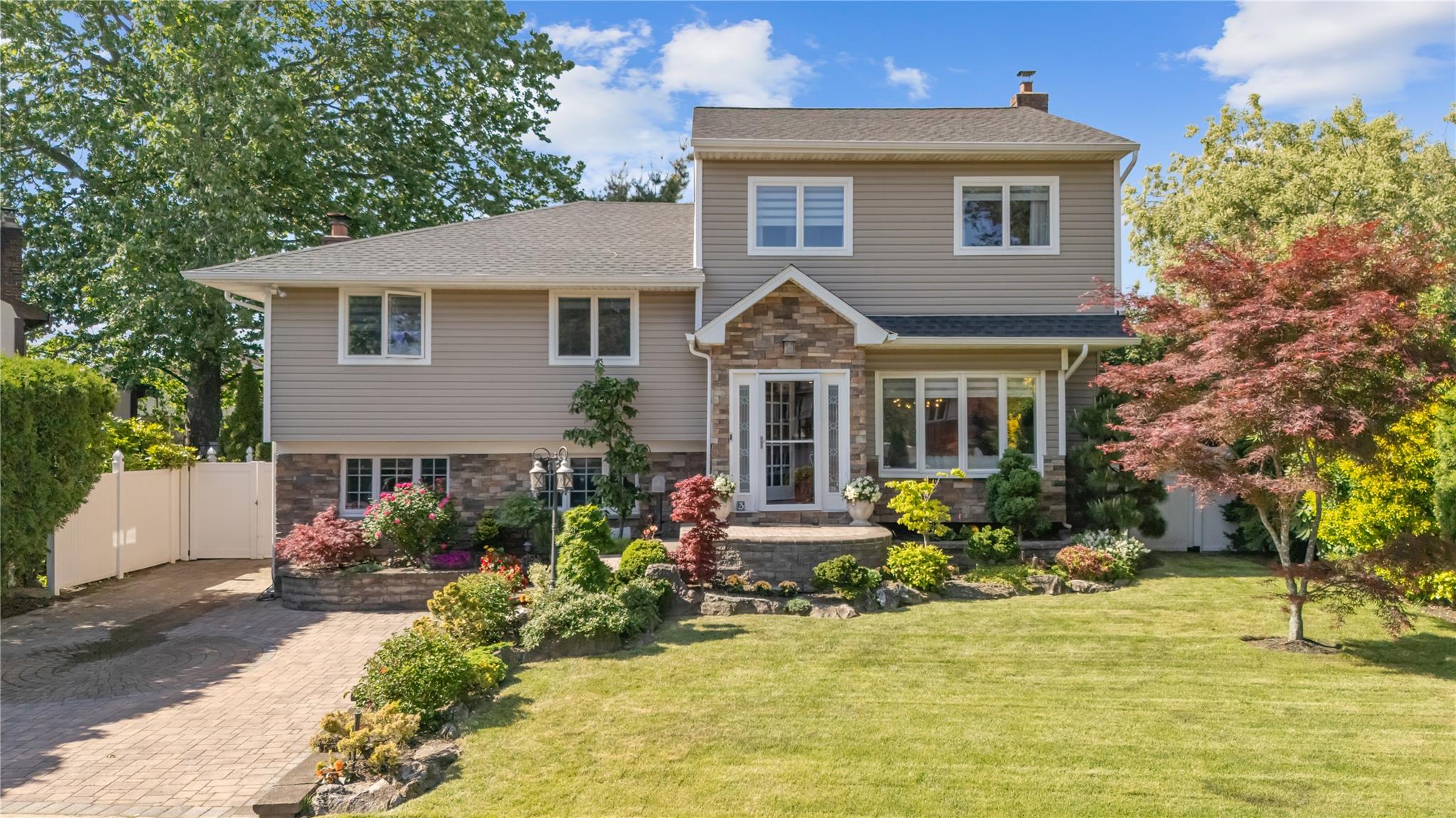3 Deb Street, Plainview, New York image 1