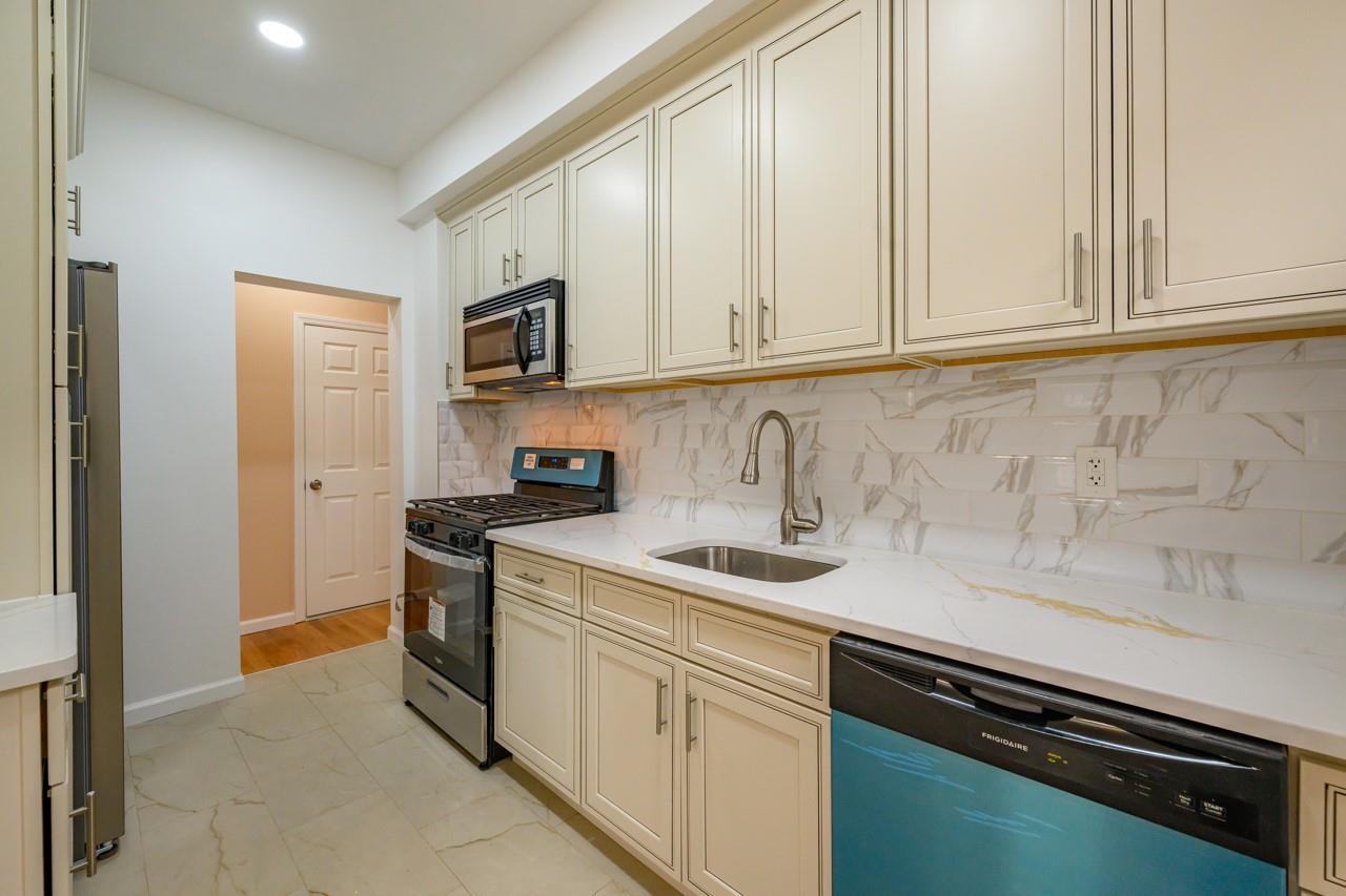 158-34 W 96 Street, Howard Beach, New York image 20