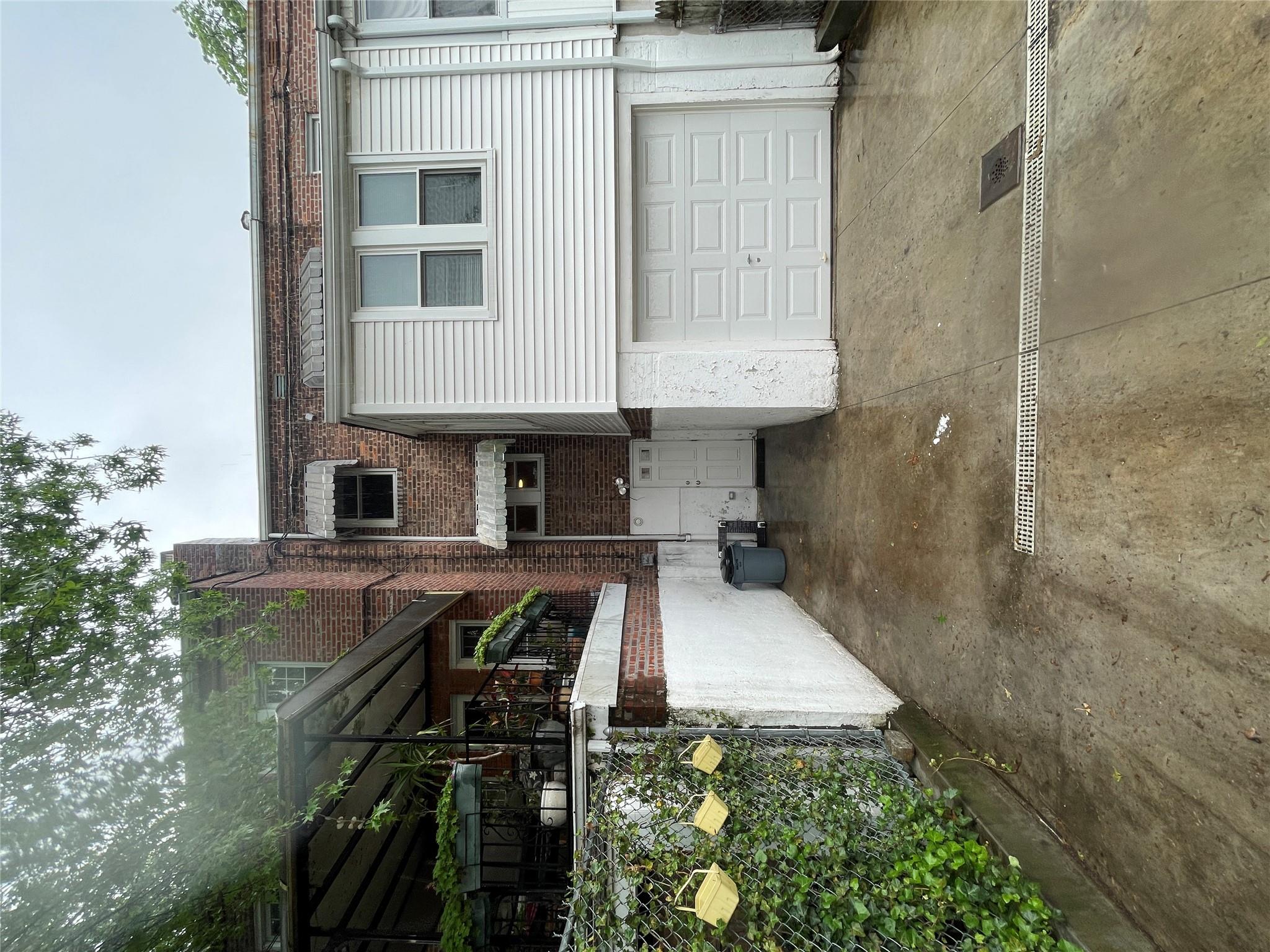64-18 84 Place, Middle Village, New York image 22