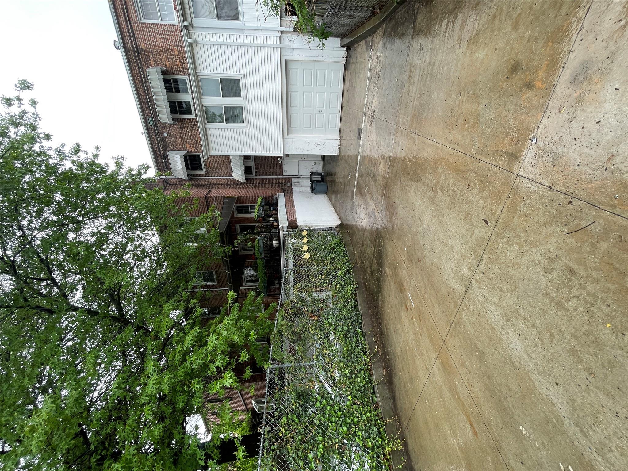 64-18 84 Place, Middle Village, New York image 20