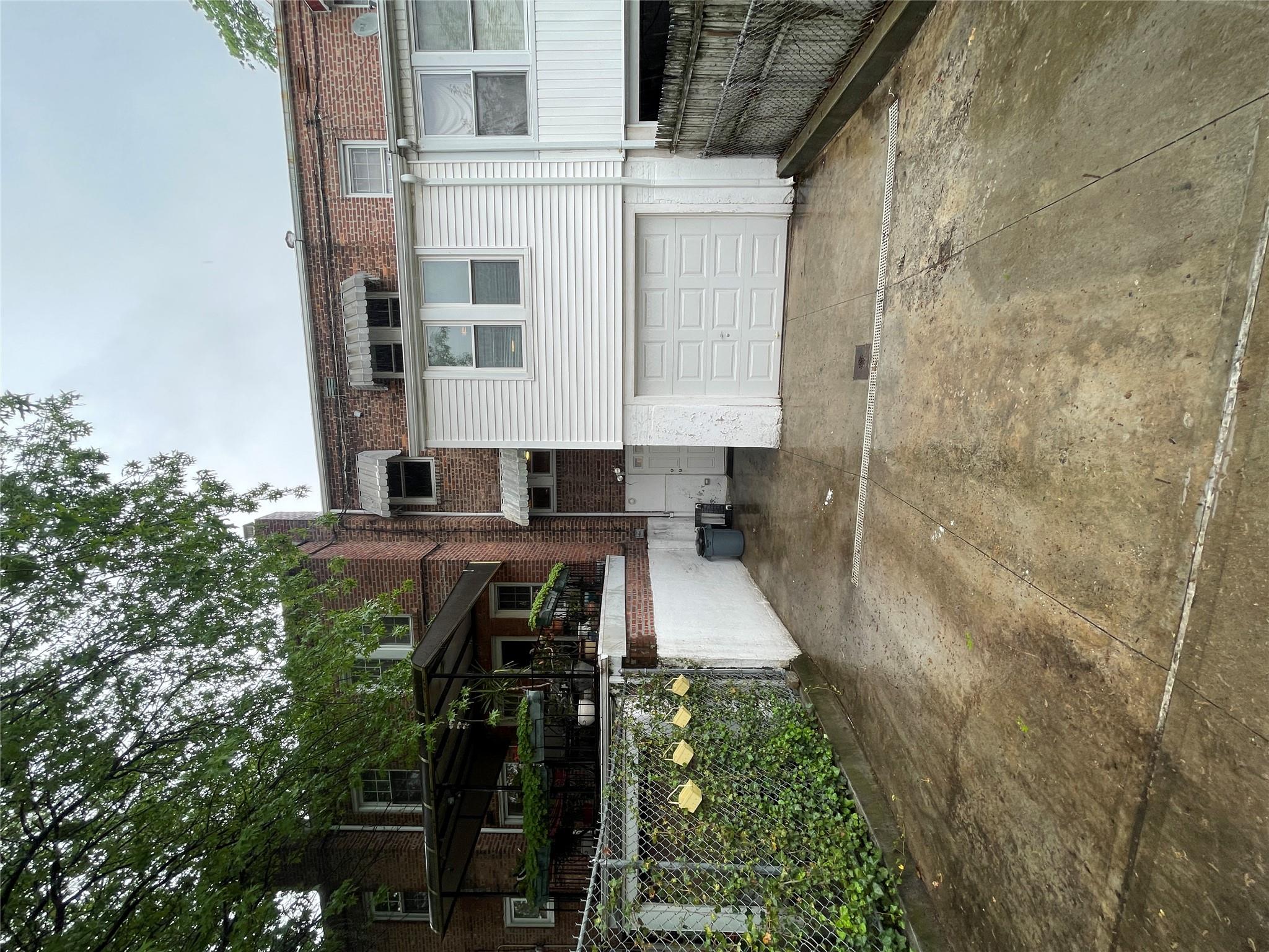 64-18 84 Place, Middle Village, New York image 21