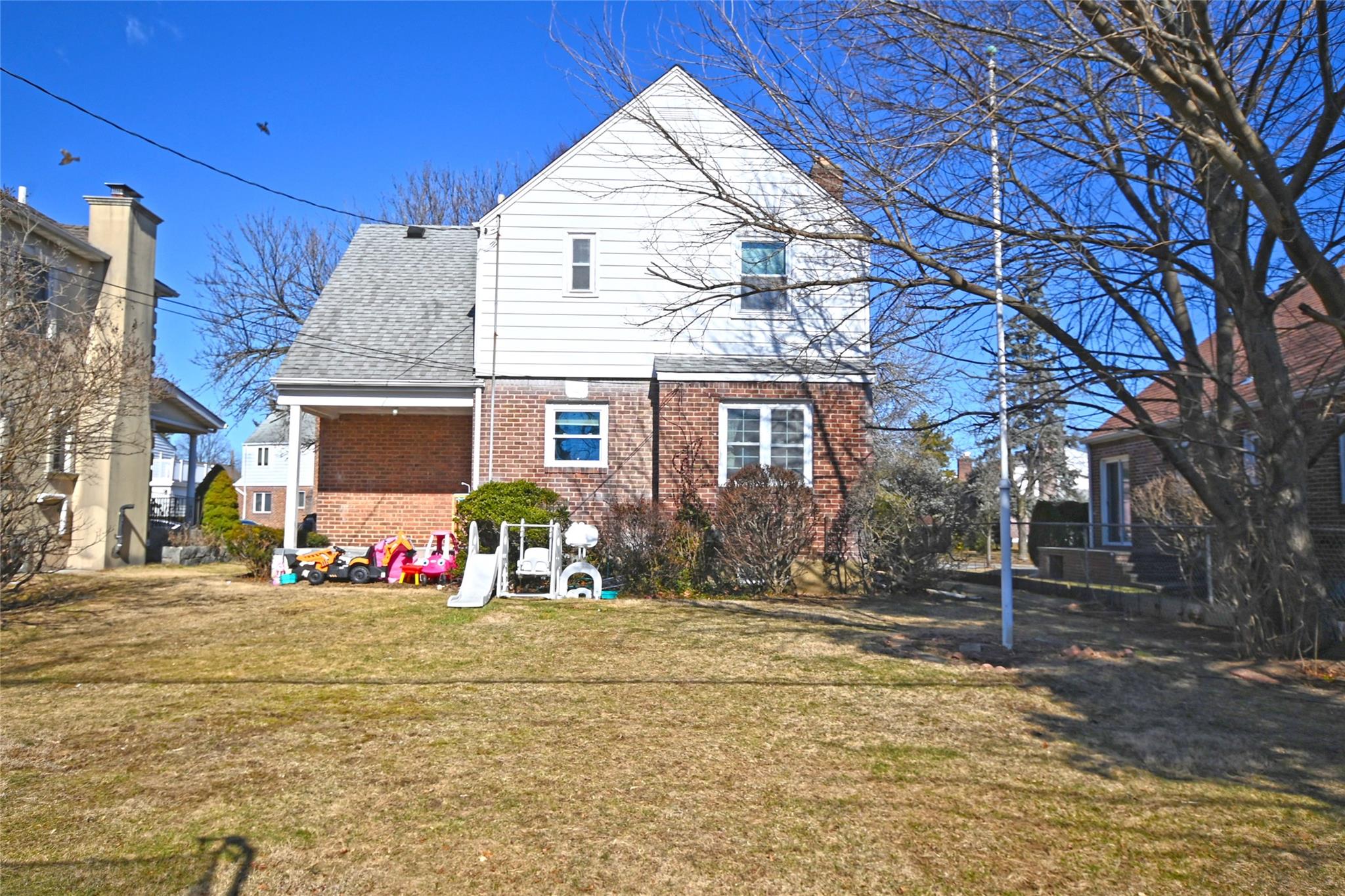 86 Primrose Drive, New Hyde Park, New York image 24