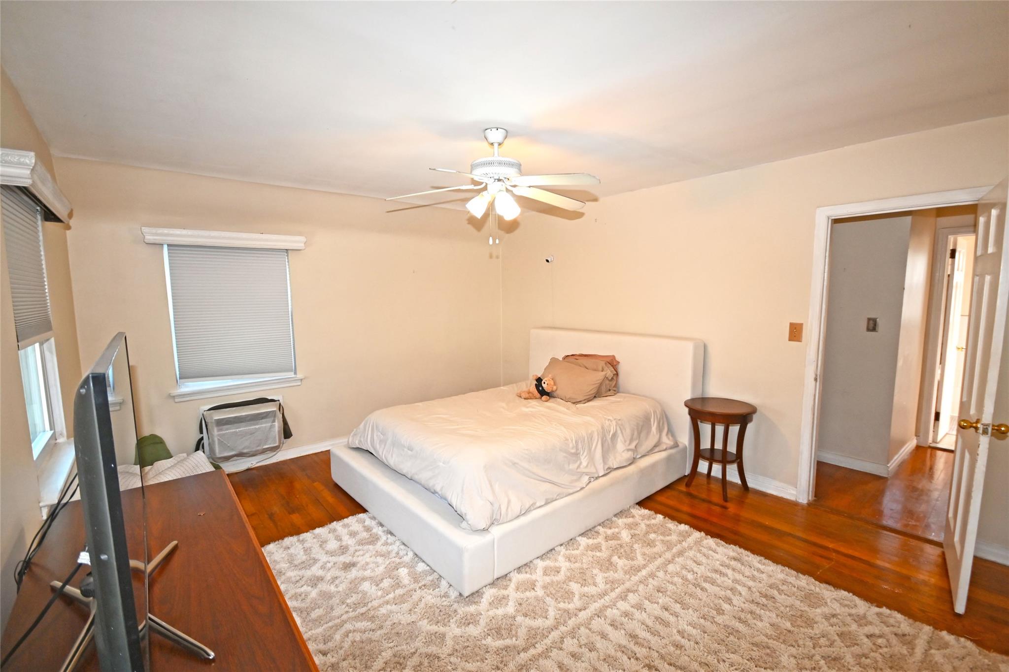 86 Primrose Drive, New Hyde Park, New York image 14