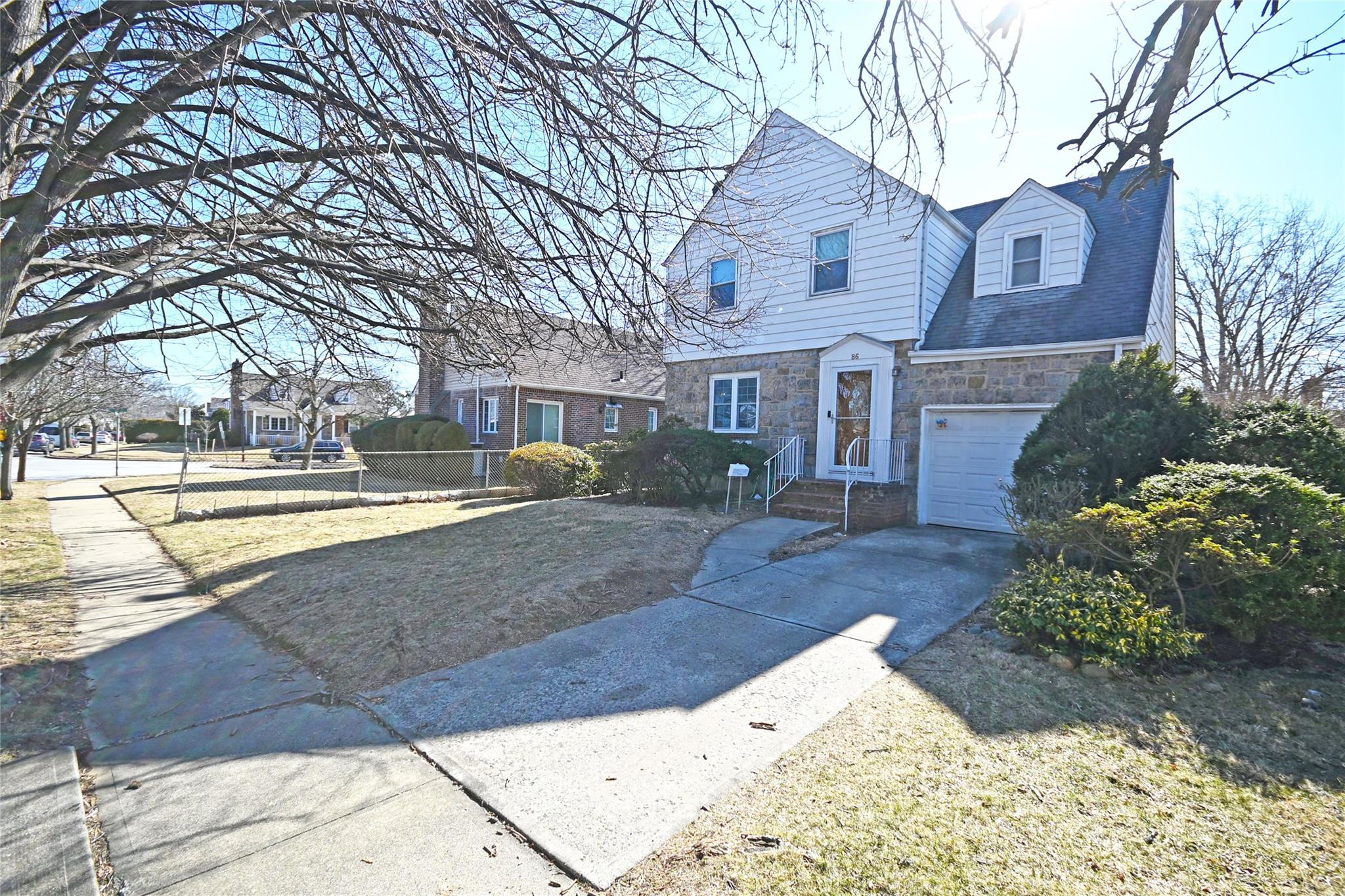86 Primrose Drive, New Hyde Park, New York image 2