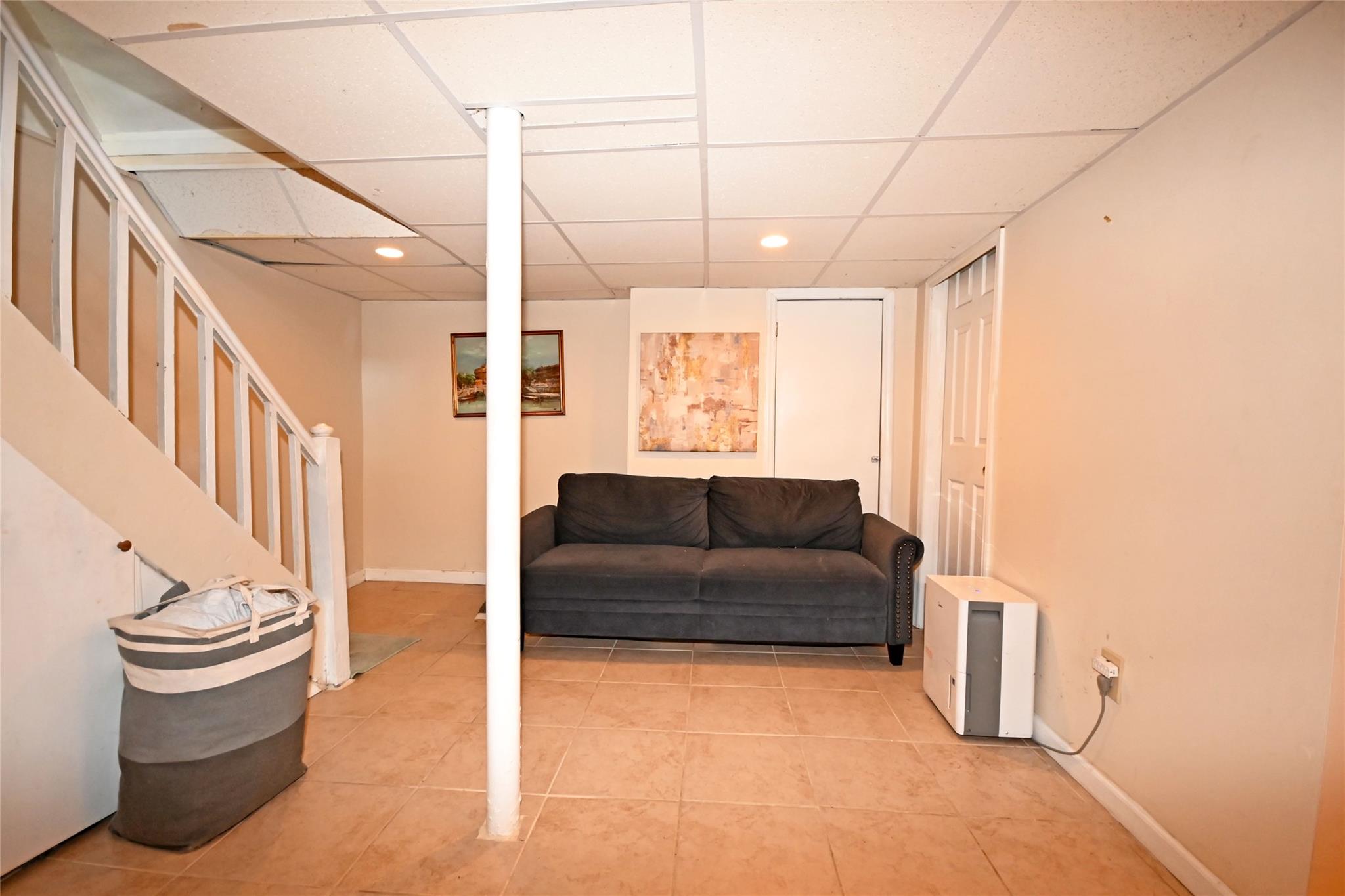 86 Primrose Drive, New Hyde Park, New York image 17