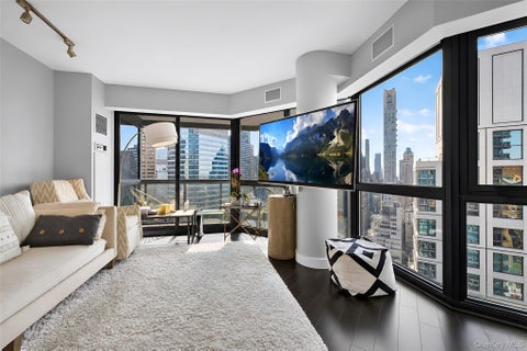 Homes For Sale - 200 E 61st Street #35B<br/> New York (Manhattan), NY 10065