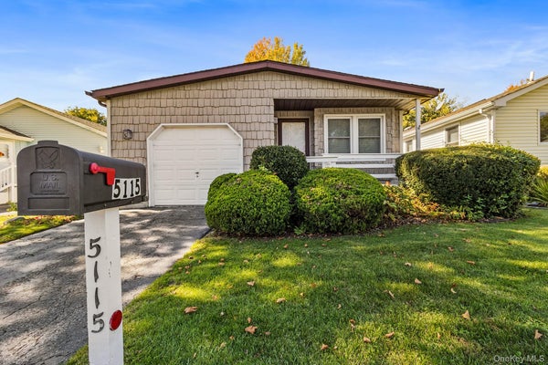 5115 VILLAGE CIR E, MANORVILLE, NY 11949 - Image 1bcc194305032edfcf482edbdecbb97e/3618606078