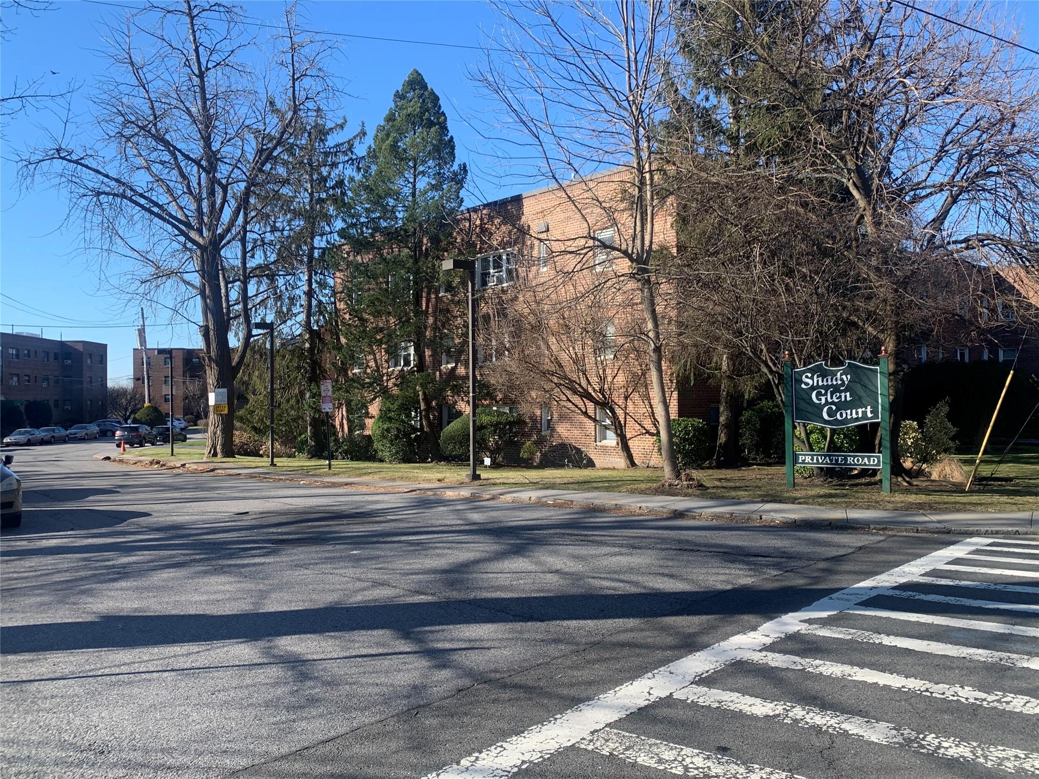 Shady Glen Court 3A, New Rochelle, New York - 1 Bedrooms  
1 Bathrooms  
5 Rooms - 