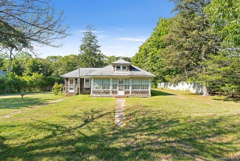 Photo of 540 Abrahams Path, East Hampton, NY 11937 (MLS # 916595)