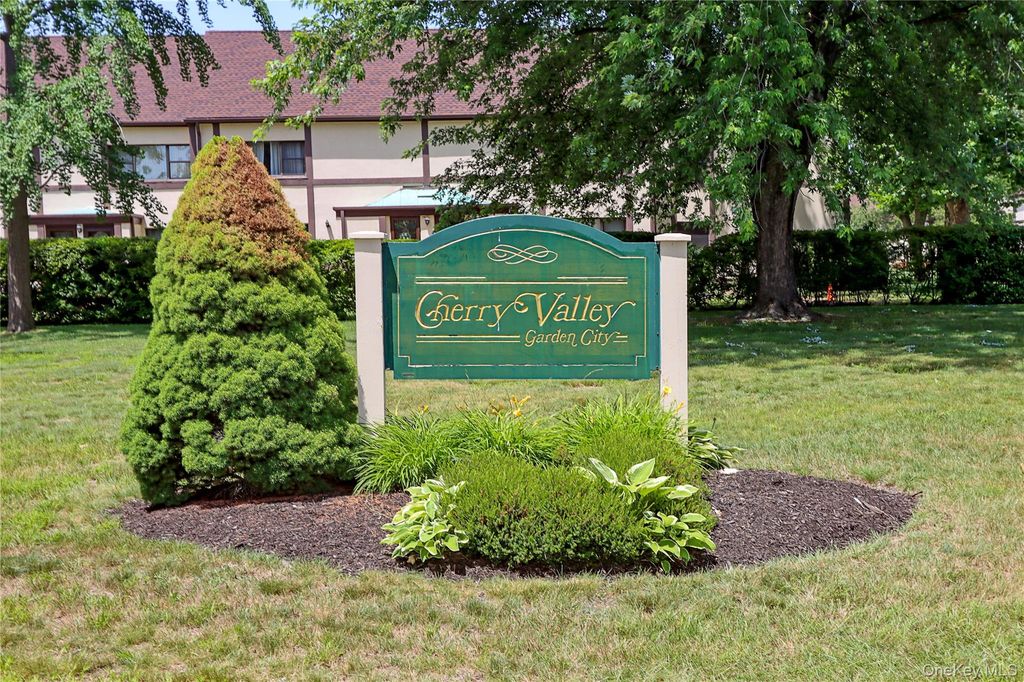 Photo of 129 Fifteenth Street #B2, Garden City, NY 11530 (MLS # 986986)