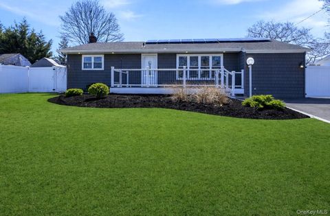 Homes For Sale - 26 Patrician Street<br/> Holbrook, NY 11741