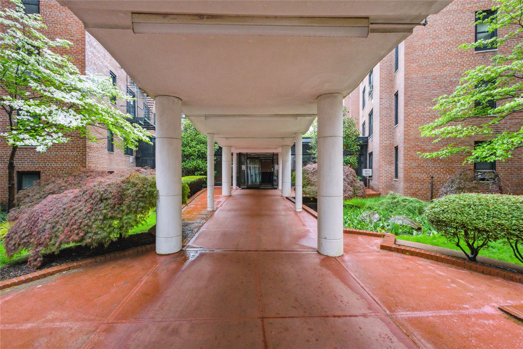 139-15 83 Avenue #409, Briarwood, New York image 4