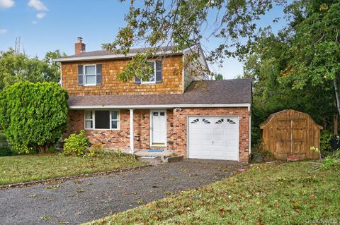 16 Wagon Lane Glen Head NY 11545