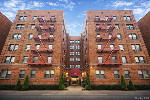 Photo of 42-52 Layton Street St #6F, Elmhurst, NY 11373 (MLS # 983249)