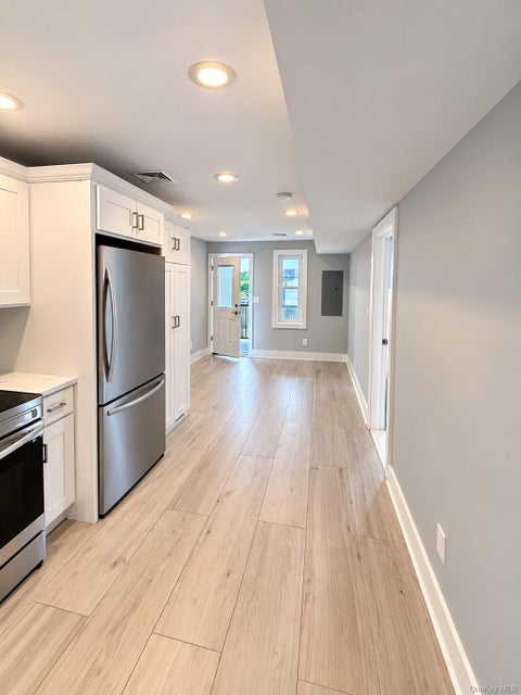 Apartment For Rent - 218 Sunrise Hwy #2W<br/> Rockville Centre, NY 11570