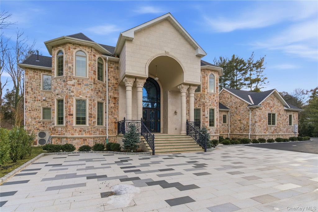 Photo of 265 Laurel Lane, Laurel Hollow, NY 11791 (MLS # 949231)