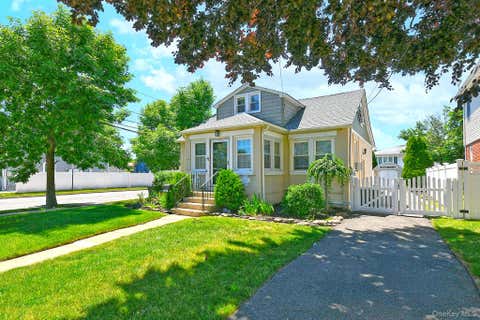 Homes For Sale - 2478 S Saint Marks Avenue<br/> Bellmore, NY 11710
