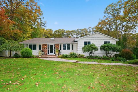 Photo of 5 Fieldway Court, Huntington, NY 11743 (MLS # 927911)
