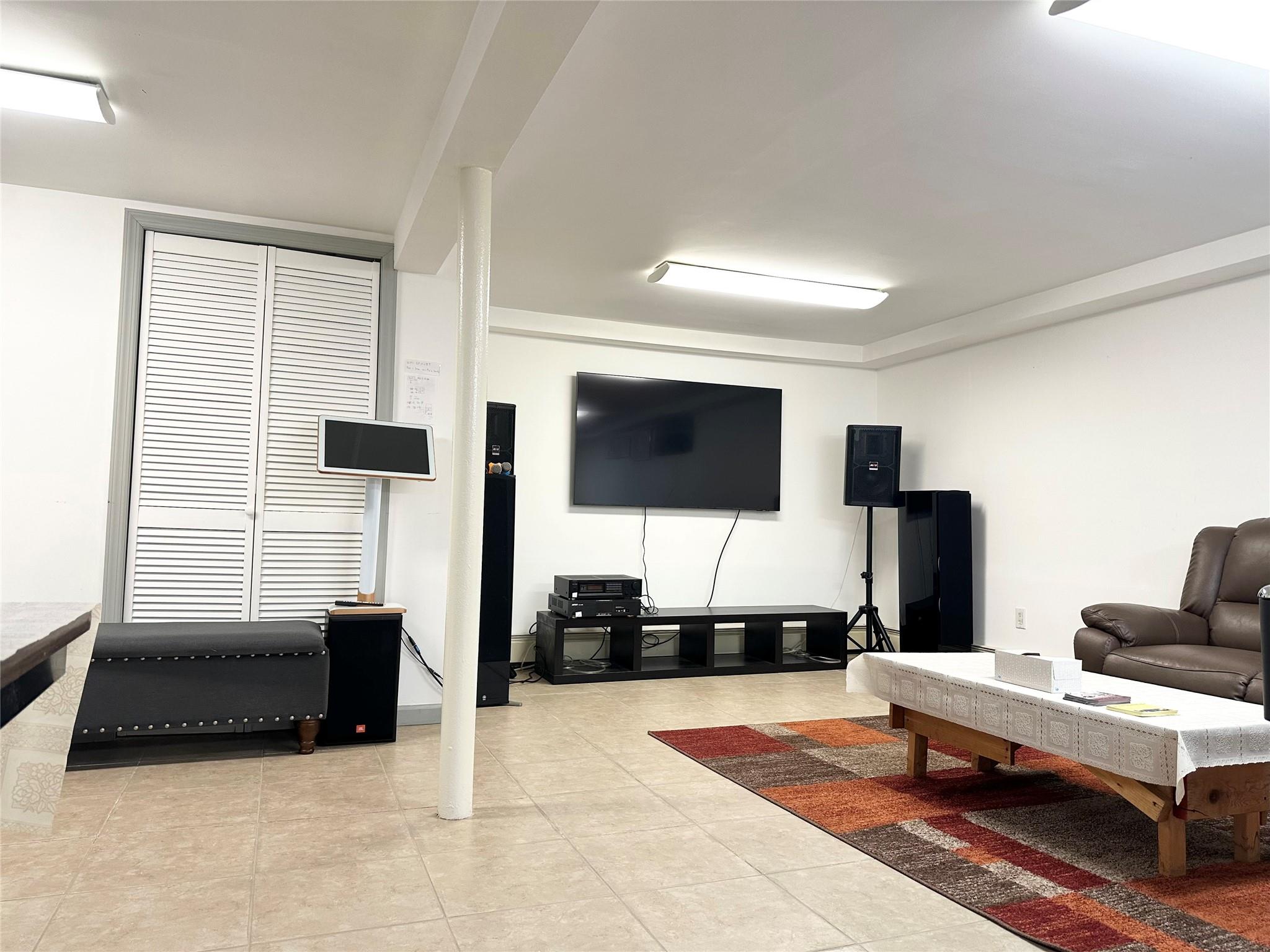 6614 N 254th Street, Little Neck, Florida image 10