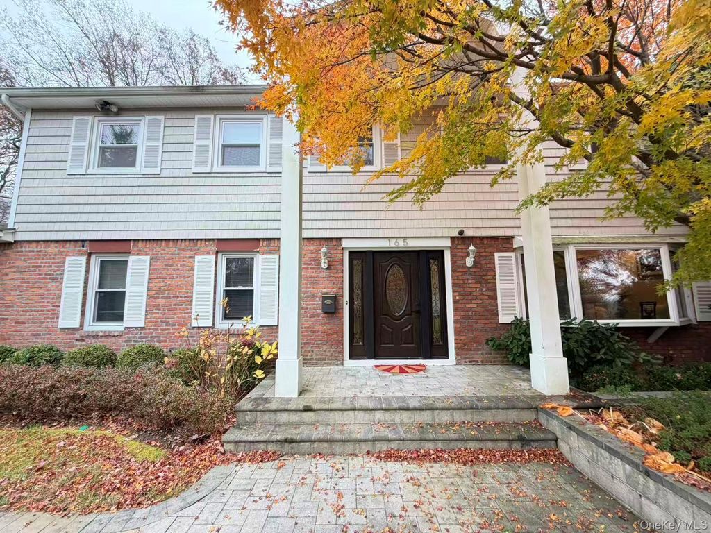 Photo of 165 Tara Drive, Roslyn, NY 11576 (MLS # 938142)