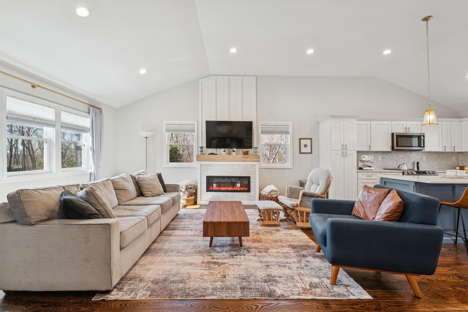 18 N Paul Revere Lane, Centerport, New York image 4