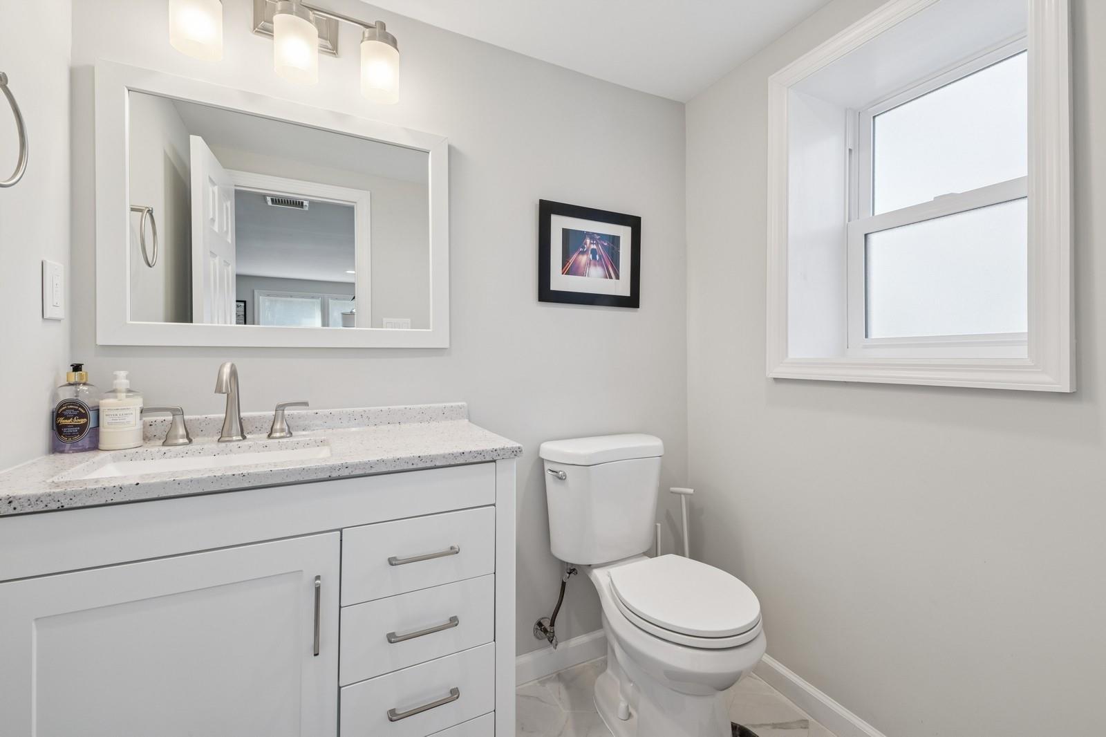 18 N Paul Revere Lane, Centerport, New York image 17