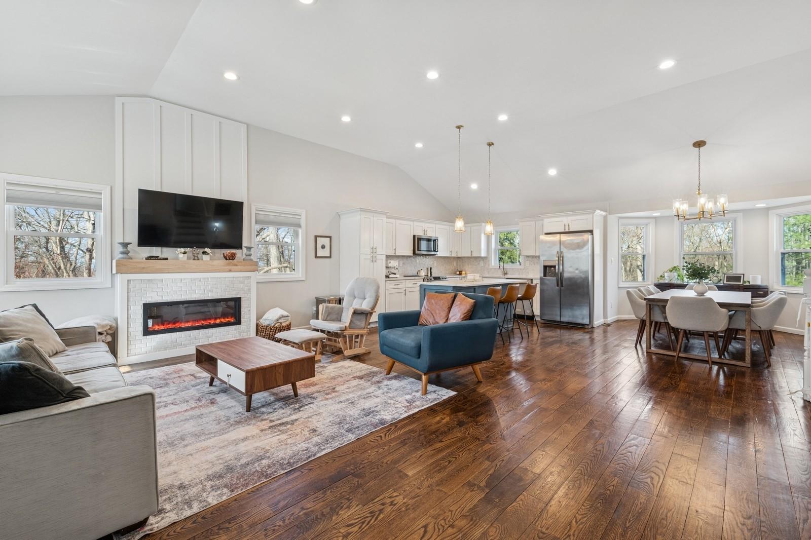 18 N Paul Revere Lane, Centerport, New York image 3
