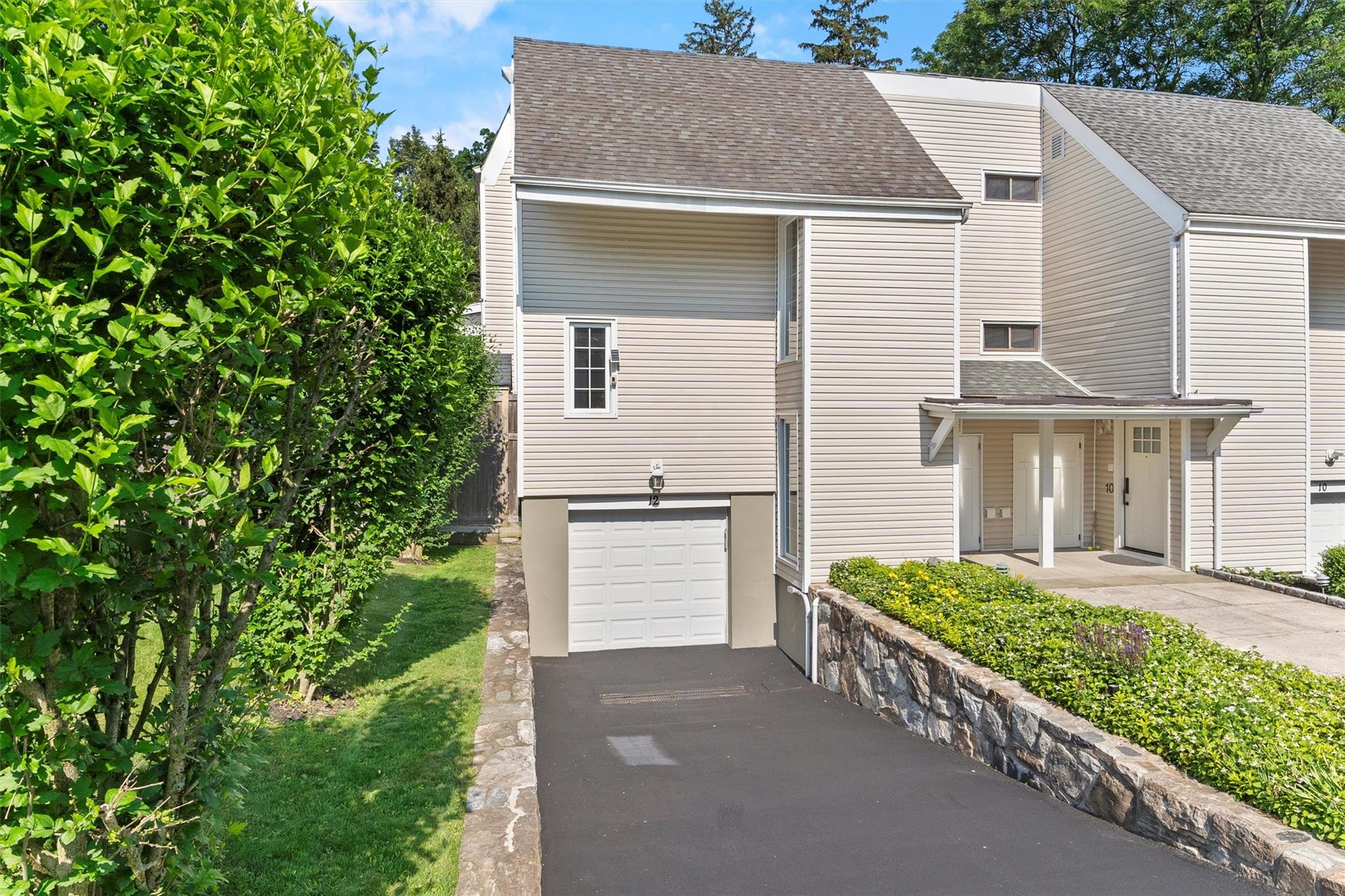 Property for Sale at Downing Court, Irvington, New York - Bedrooms: 3 
Bathrooms: 4 
Rooms: 7  - $849,000