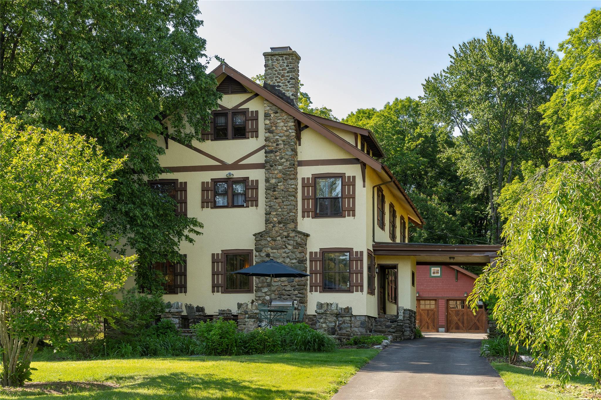 Property for Sale at Elmer Galloway Road, Katonah, New York - Bedrooms: 6 
Bathrooms: 4 
Rooms: 16  - $1,970,000