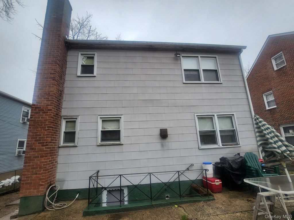 Photo of 275 Claremont Avenue, Mount Vernon, NY 10552 (MLS # 982068)