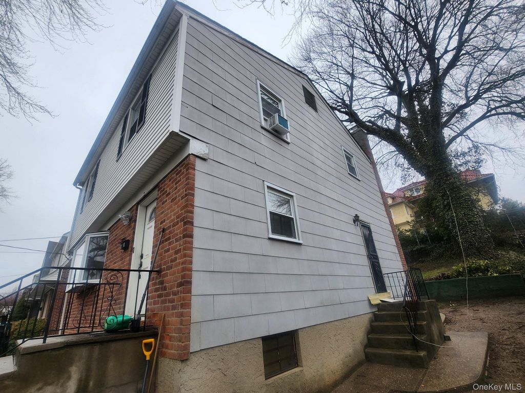 Photo of 275 Claremont Avenue, Mount Vernon, NY 10552 (MLS # 982068)