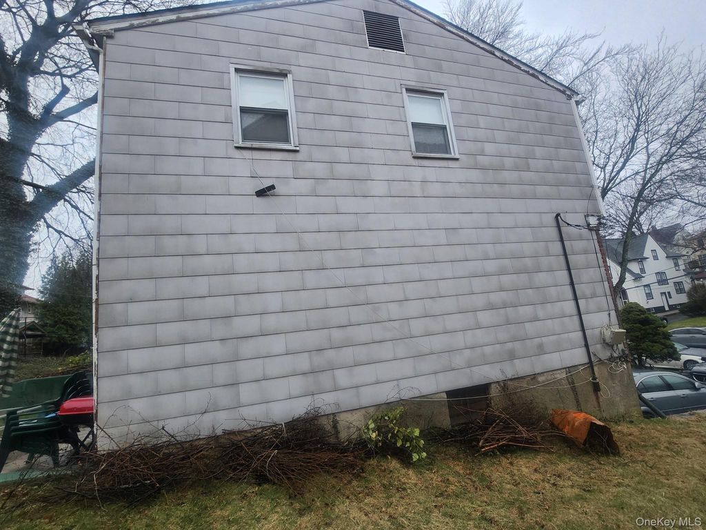 Photo of 275 Claremont Avenue, Mount Vernon, NY 10552 (MLS # 982068)