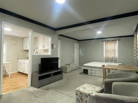 Apartment For Rent - 702 Fox Run Lane #1<br/> Carmel, NY 10512